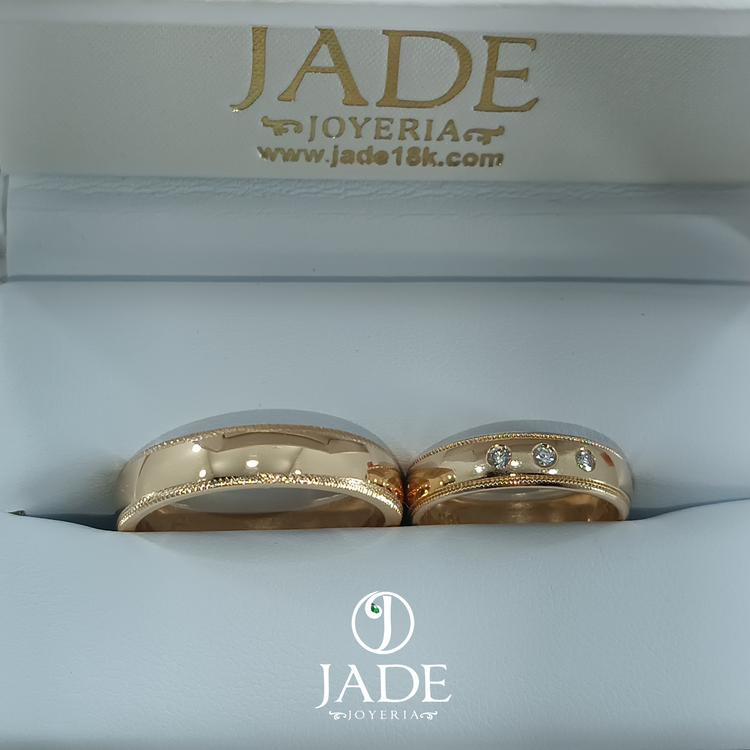 Aros de matrimonio clasico con 3 piedritas en oro 18k – Jade18k (vista 3)