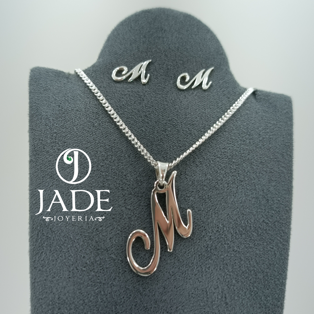 Juego de aretes y collar con inicial en plata ley