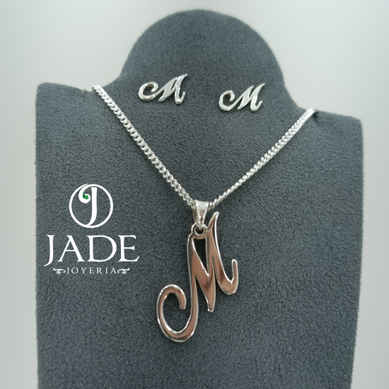 Juego de aretes y collar con inicial en plata ley – Jade18k (vista 2)