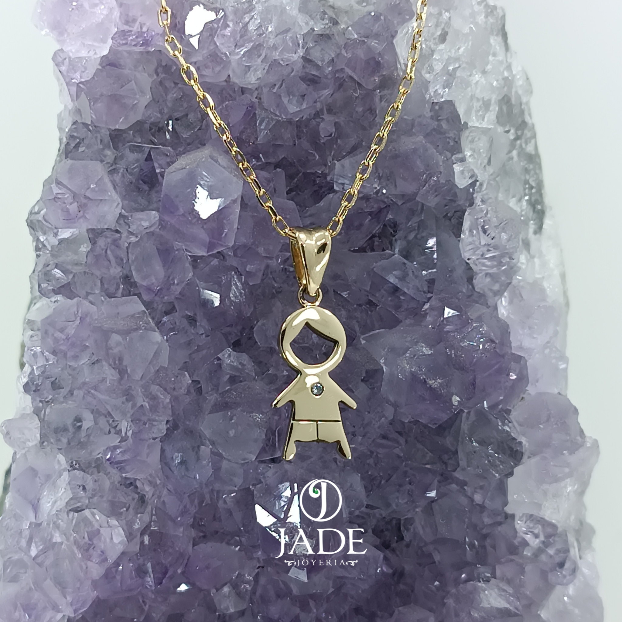 Collar con dije de niño con piedra