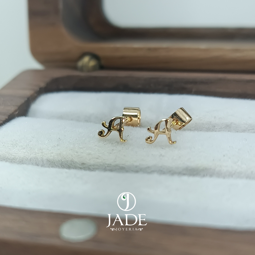 Aretes de bebe con inicial
