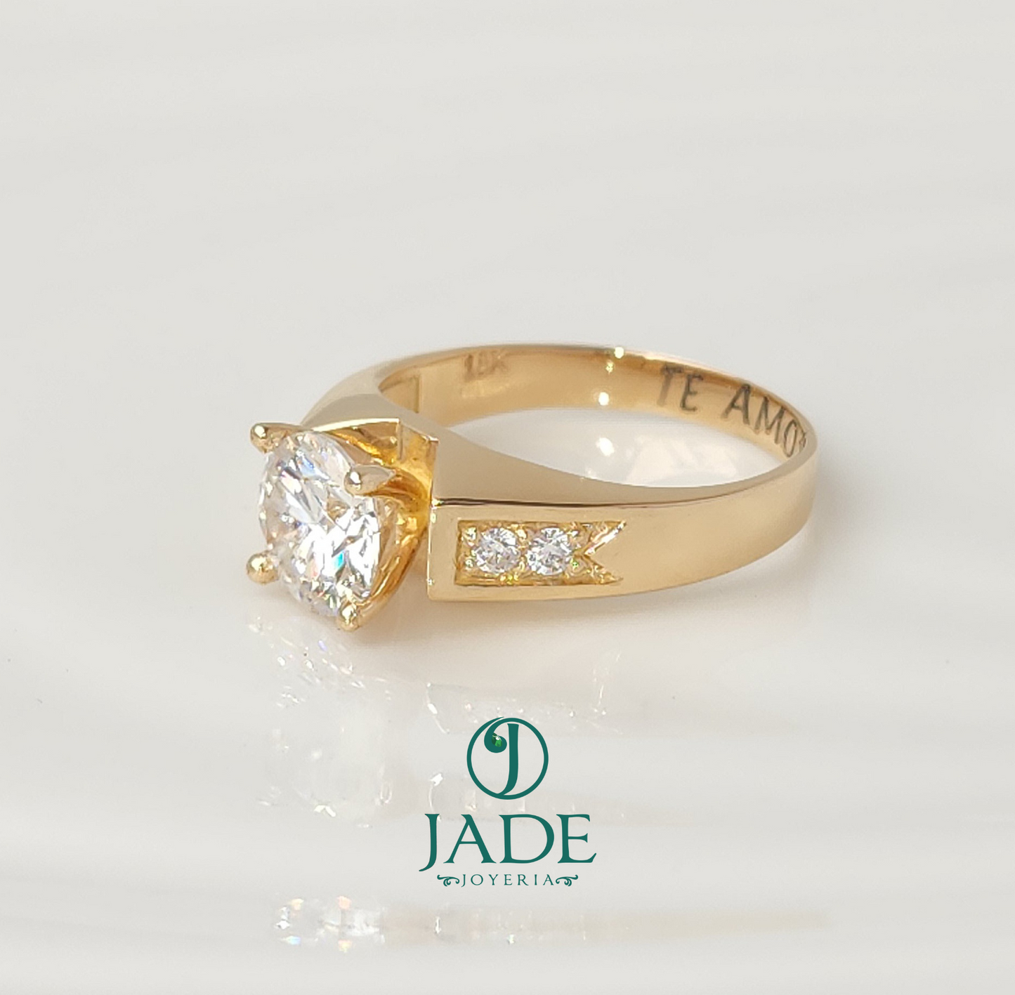 Anillo Carolina de compromiso en oro 18k