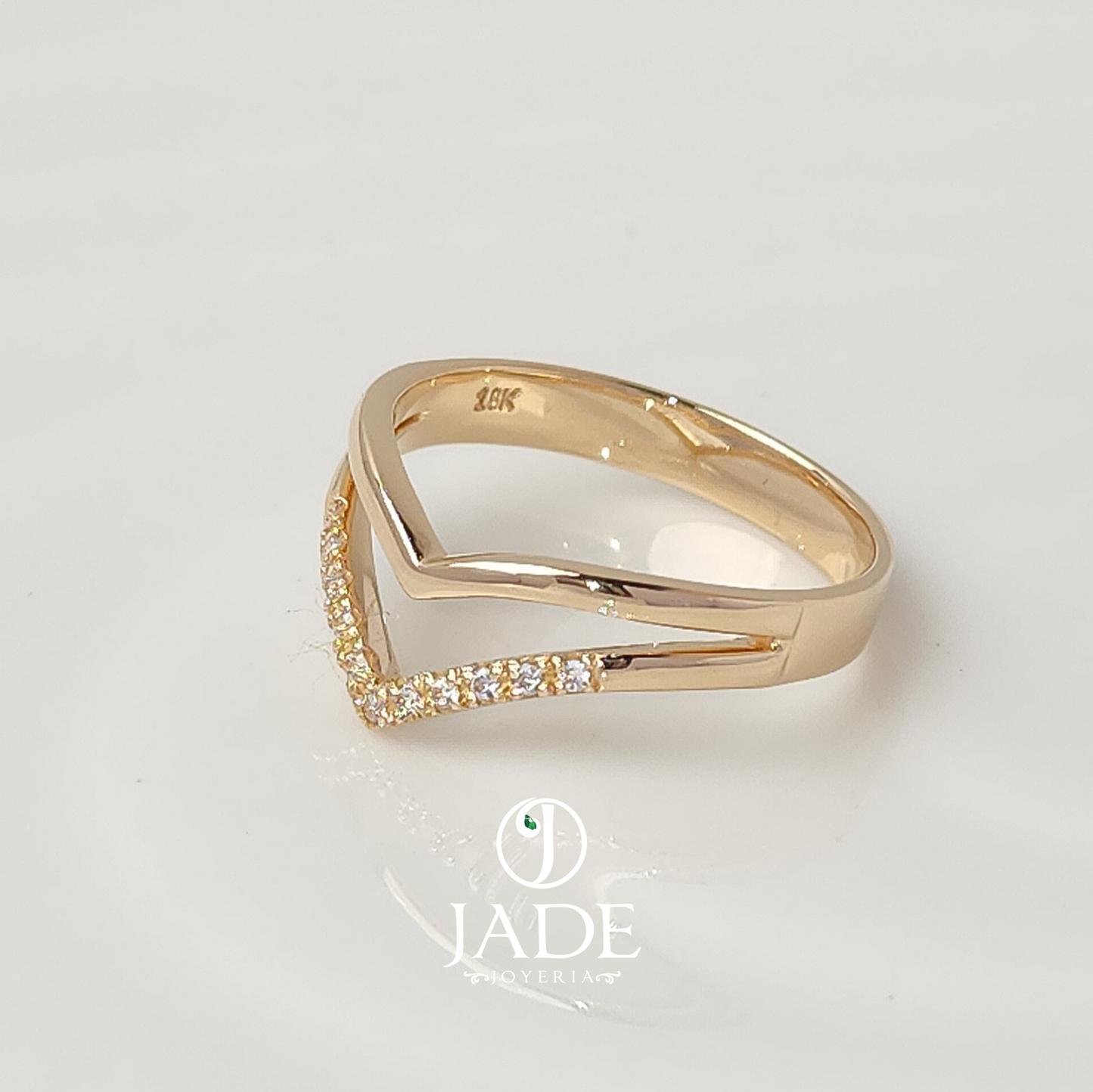 Anillo Chevron en oro 18k