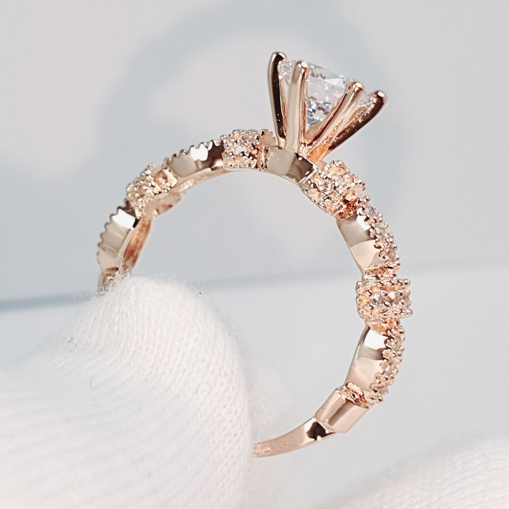 Anillo de compromiso con moissanitas Cuerdas de amor