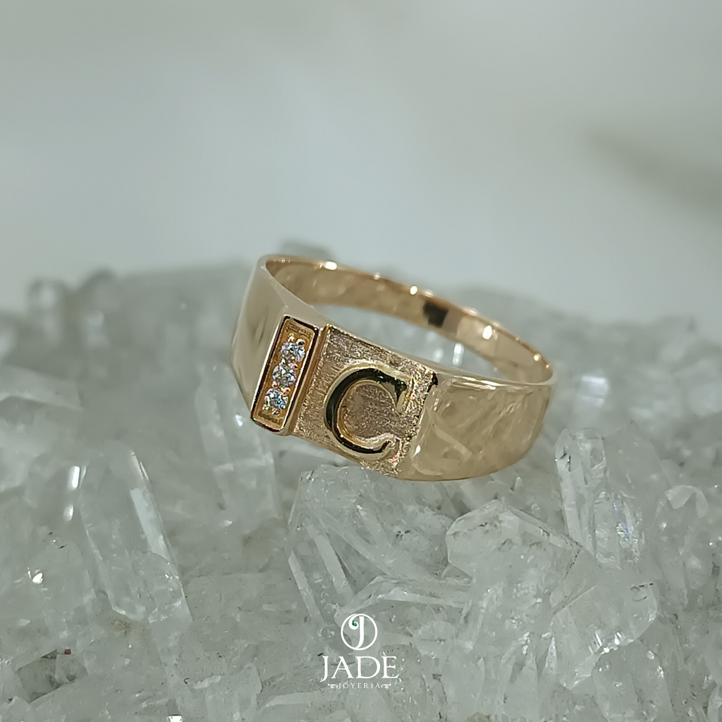 Anillo con letra de inicial
