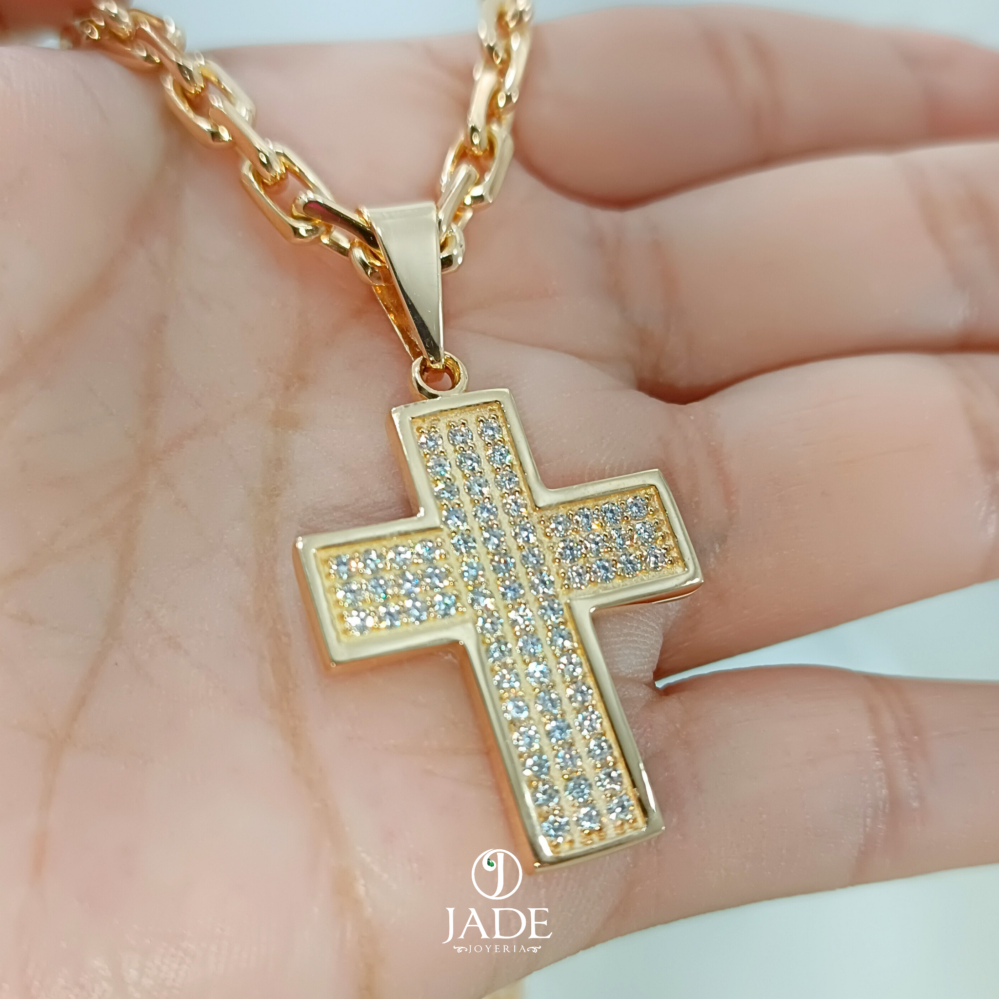 Collar de cruz con piedras