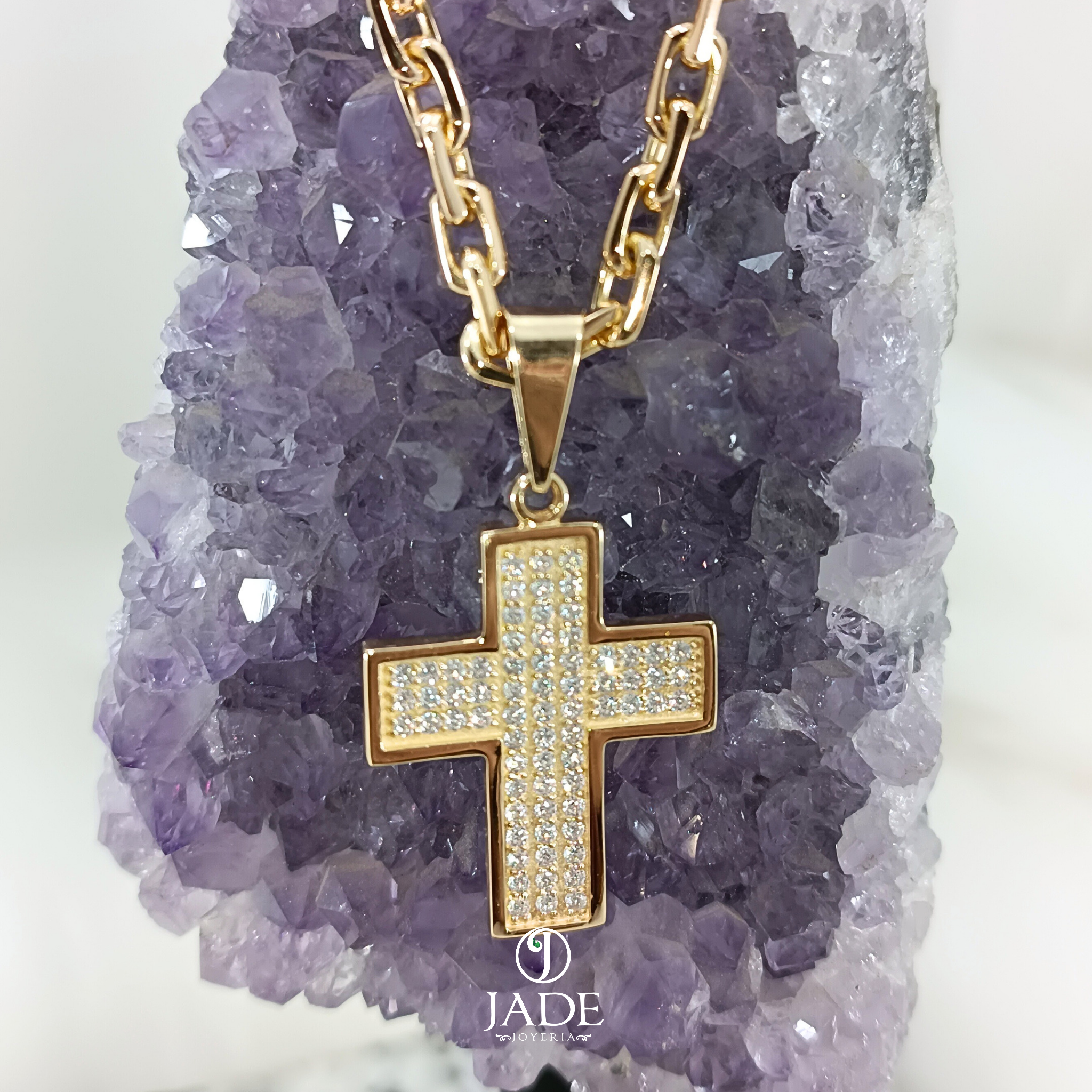 Collar de cruz con piedras