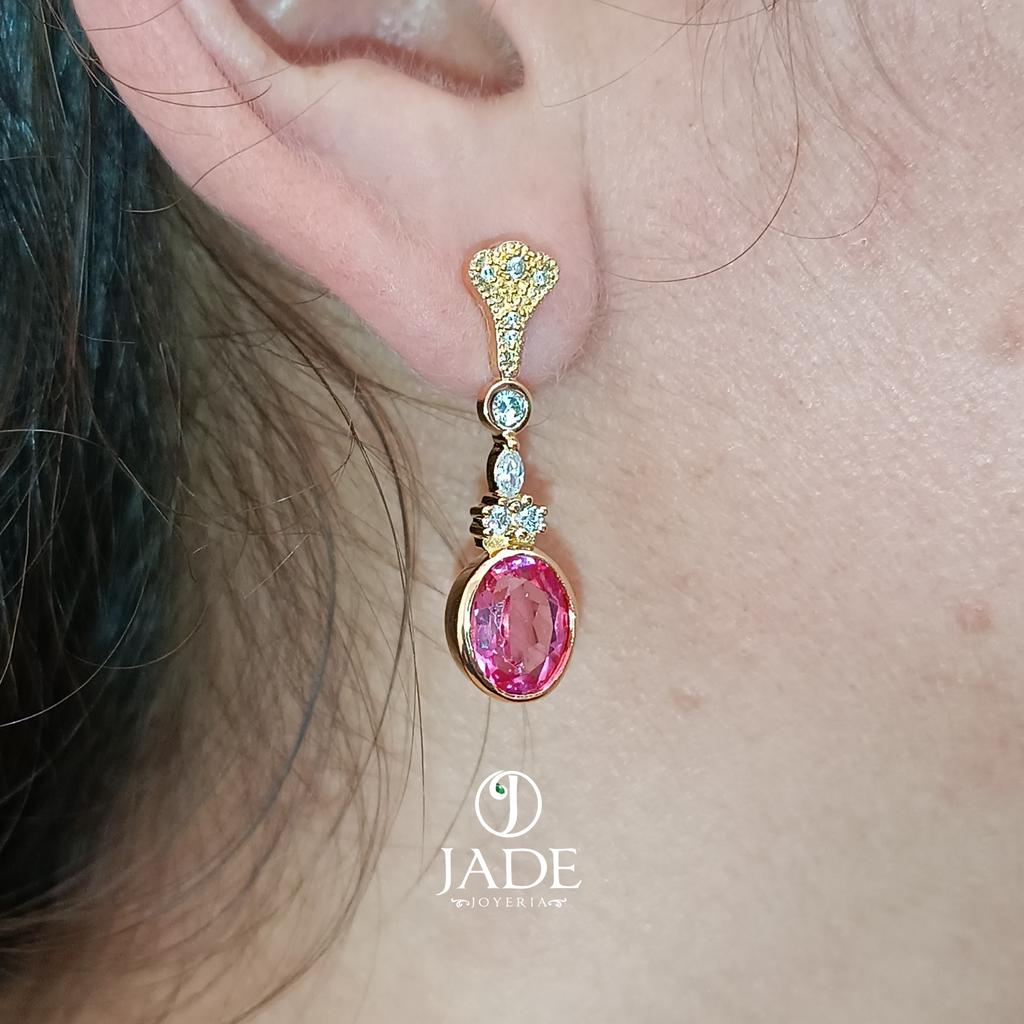 Aretes largos con piedra rosada