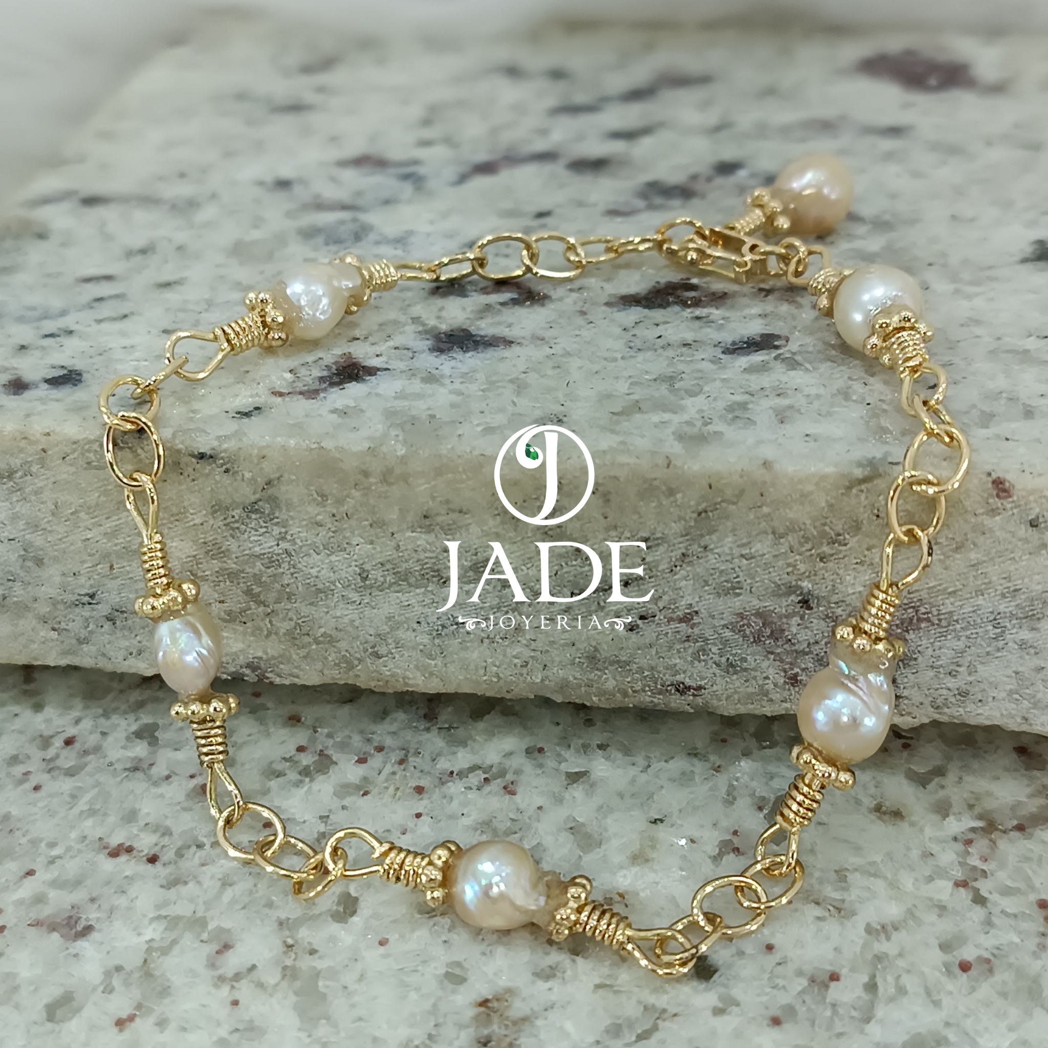 Pulsera retro con perlas