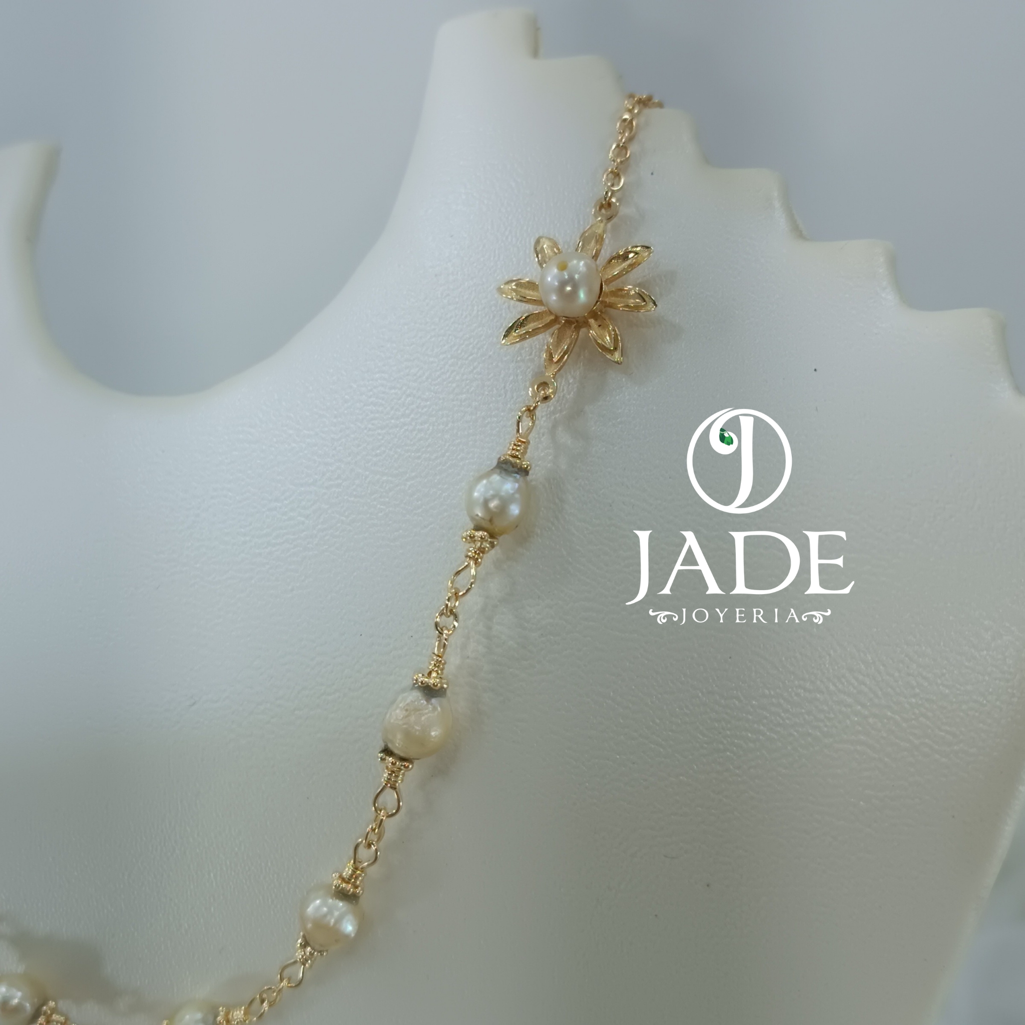 Collar Retro con perlas