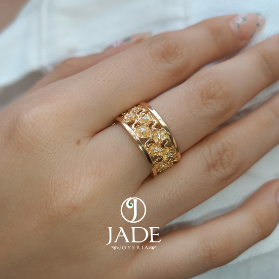 Anillo en alto relieve de flores en oro 18k – Jade18k (vista 2)