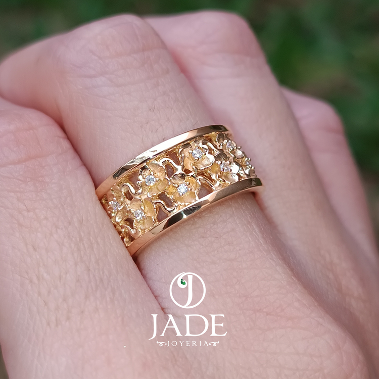 Anillo en alto relieve de flores en oro 18k – Jade18k (vista 3)