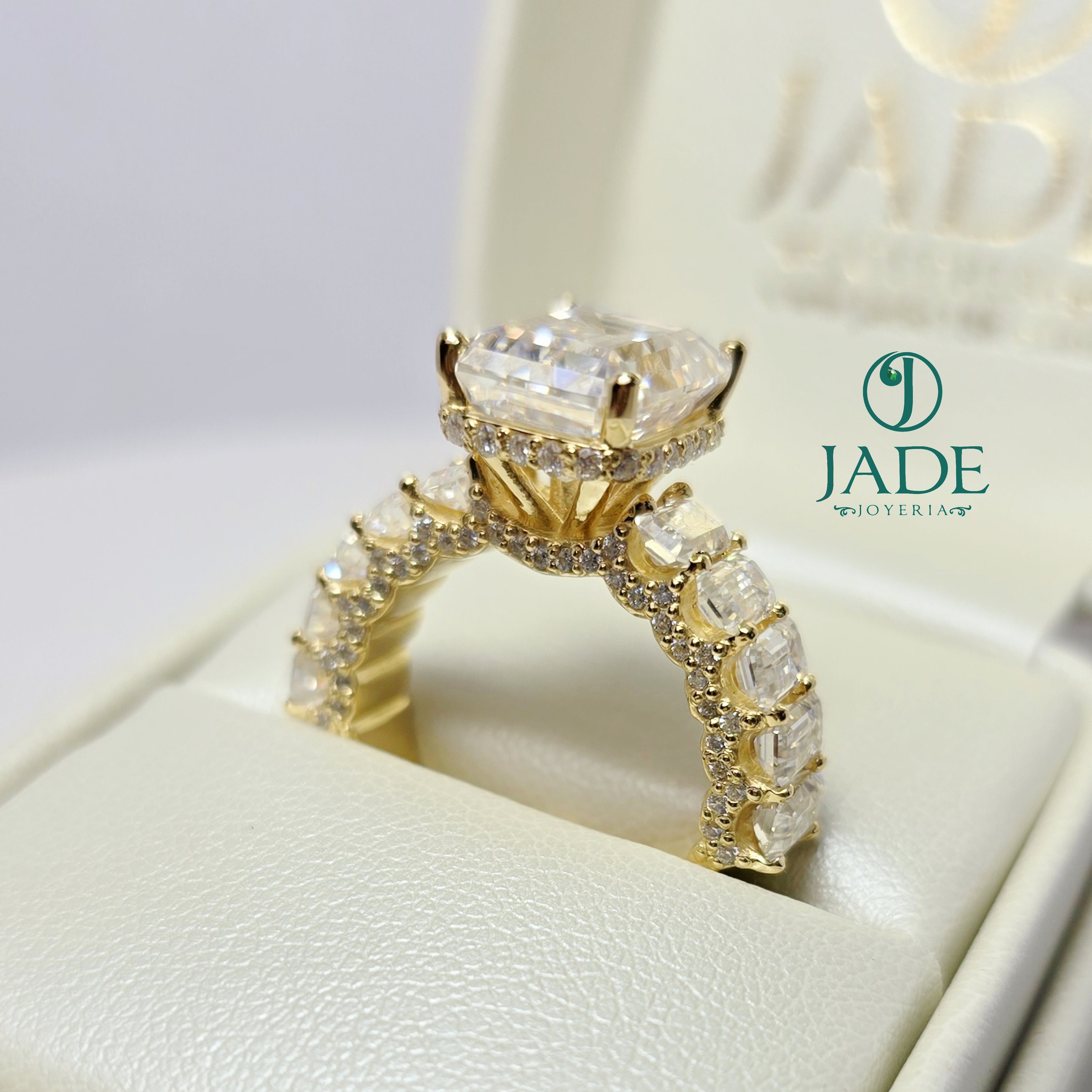 Anillo de Compromiso "Lucía"