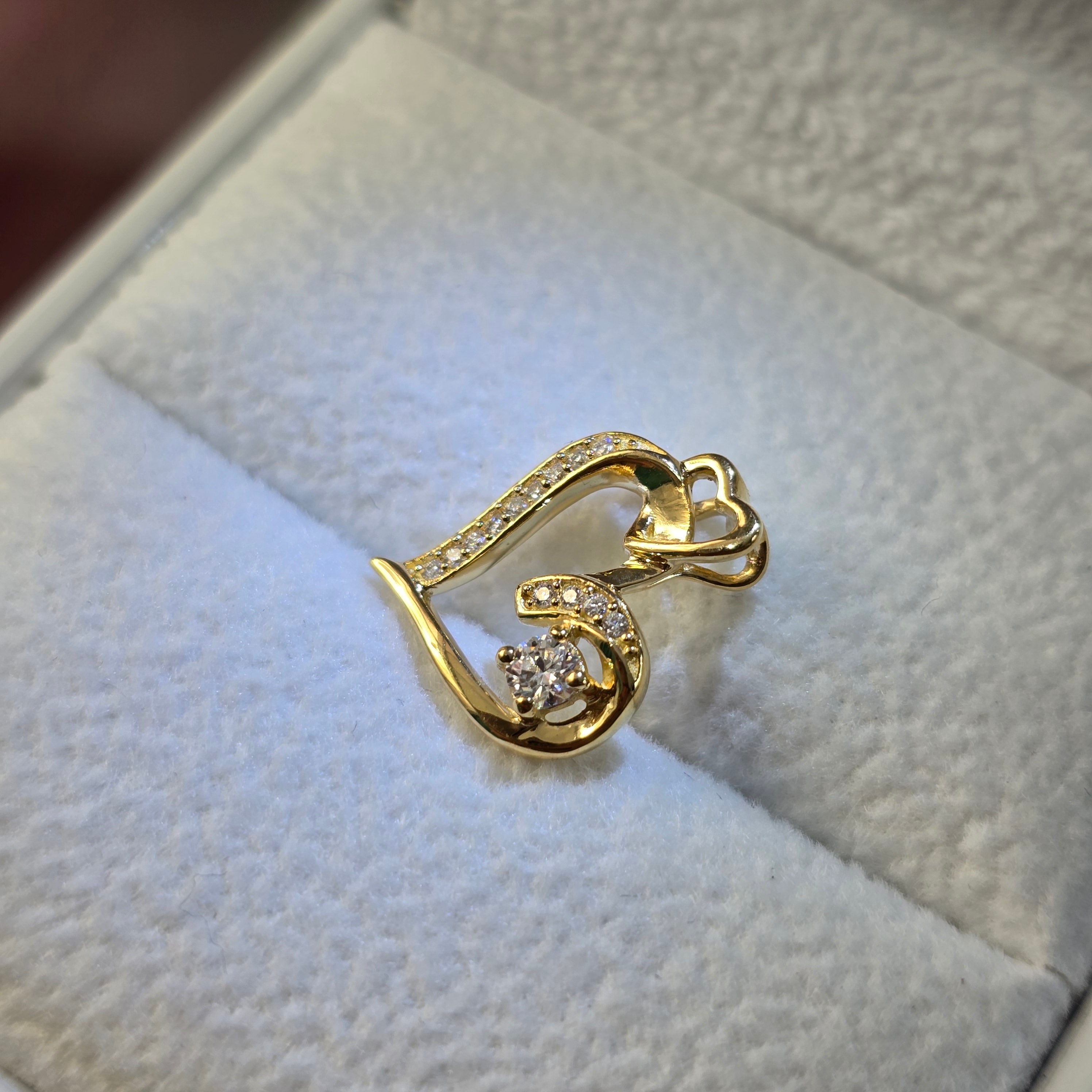 Dije con Moissanite Corazon Radiante