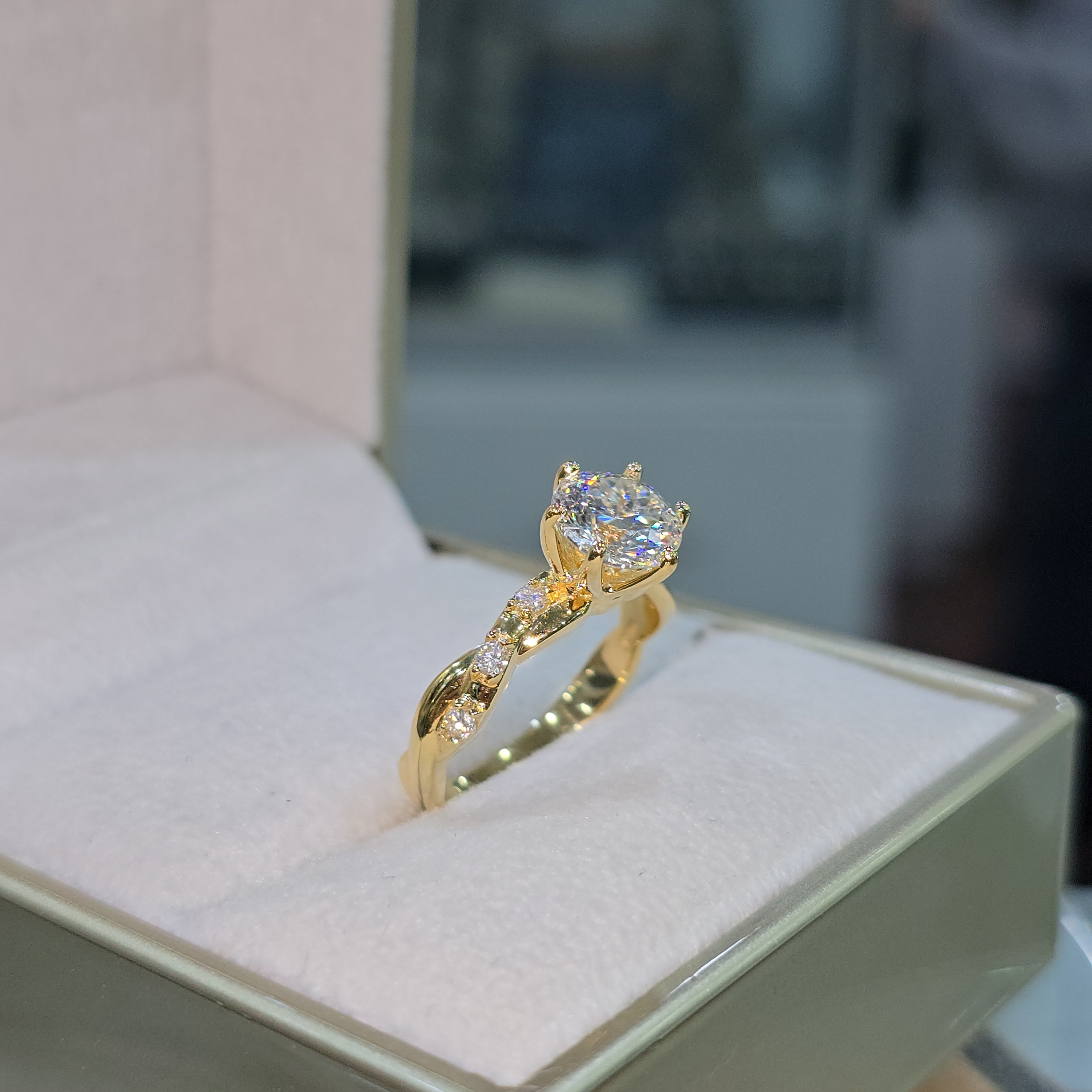 Anillo de Compromiso con Moissanite Rusian Pixi