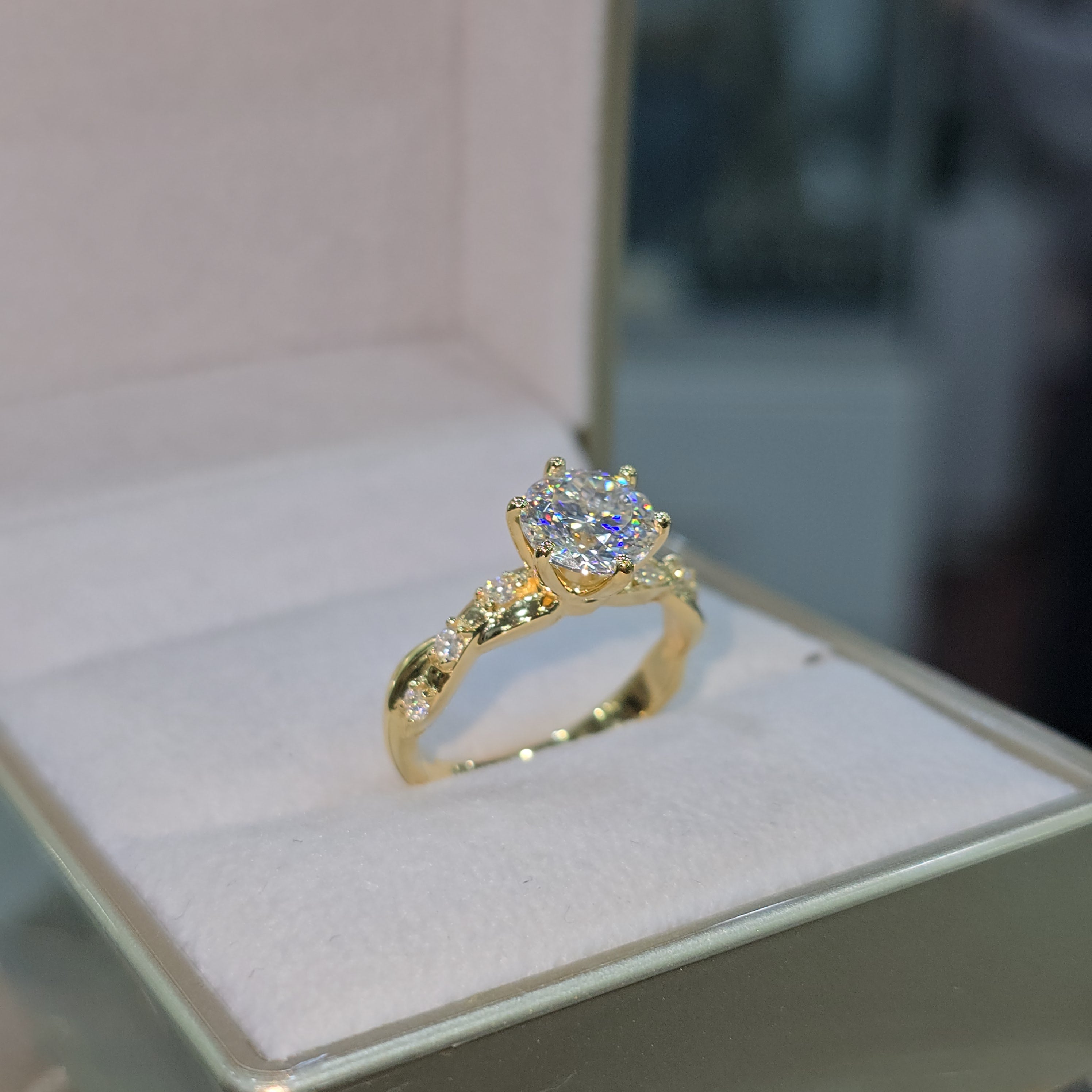 Anillo de Compromiso con Moissanite Rusian Pixi