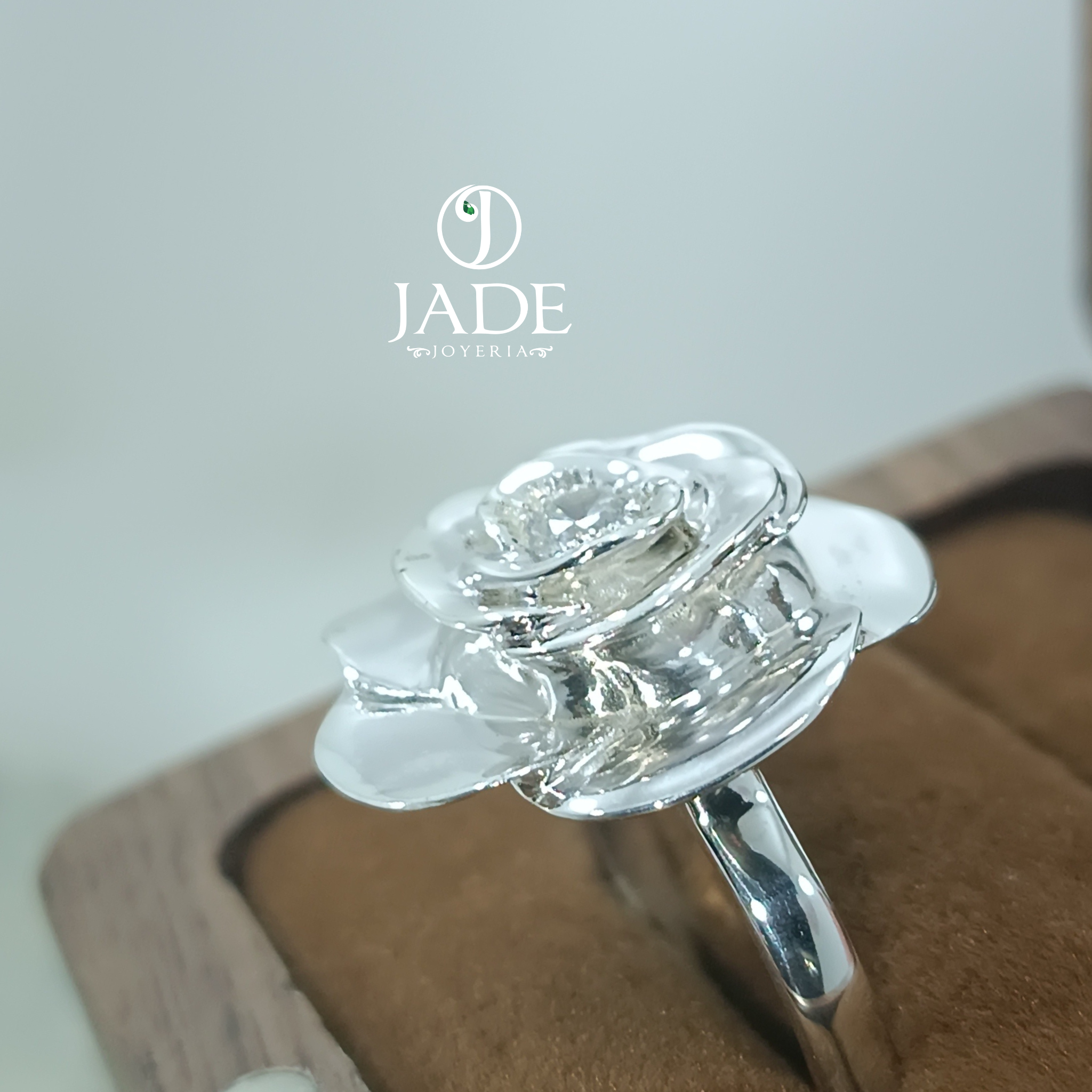 Anillo forma de rosa en plata ley