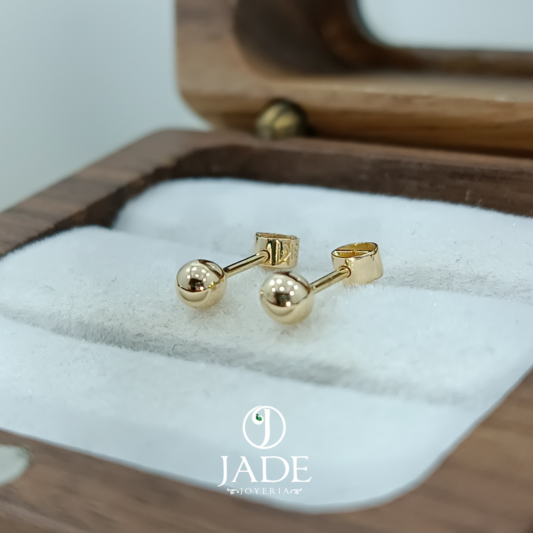 Aretes de Bebé "Chiquita" en oro 18k – Jade18k (vista 3)