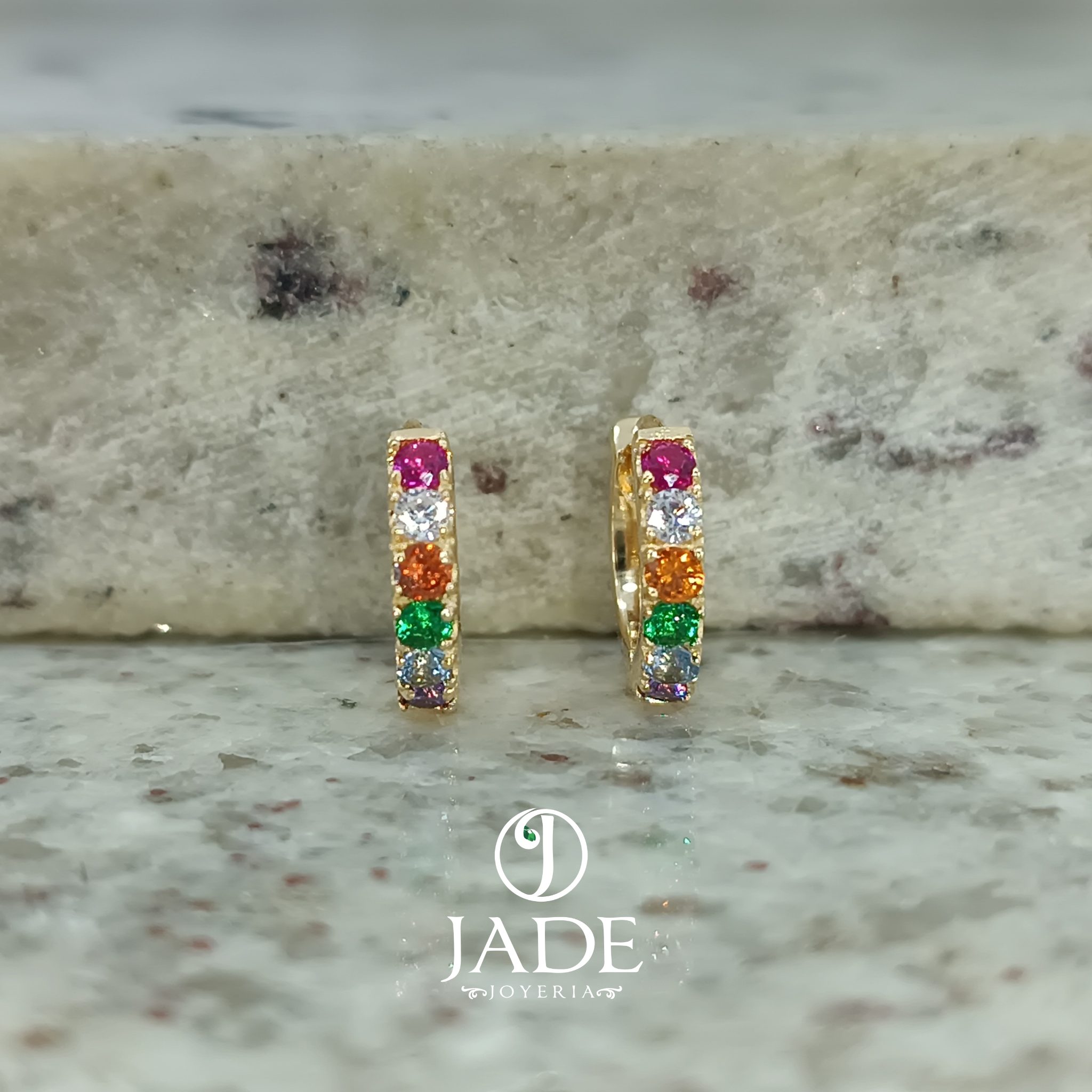 Argollas con piedras de colores