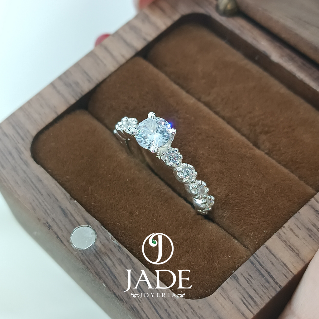 Anillo Lia de compromiso en plata ley