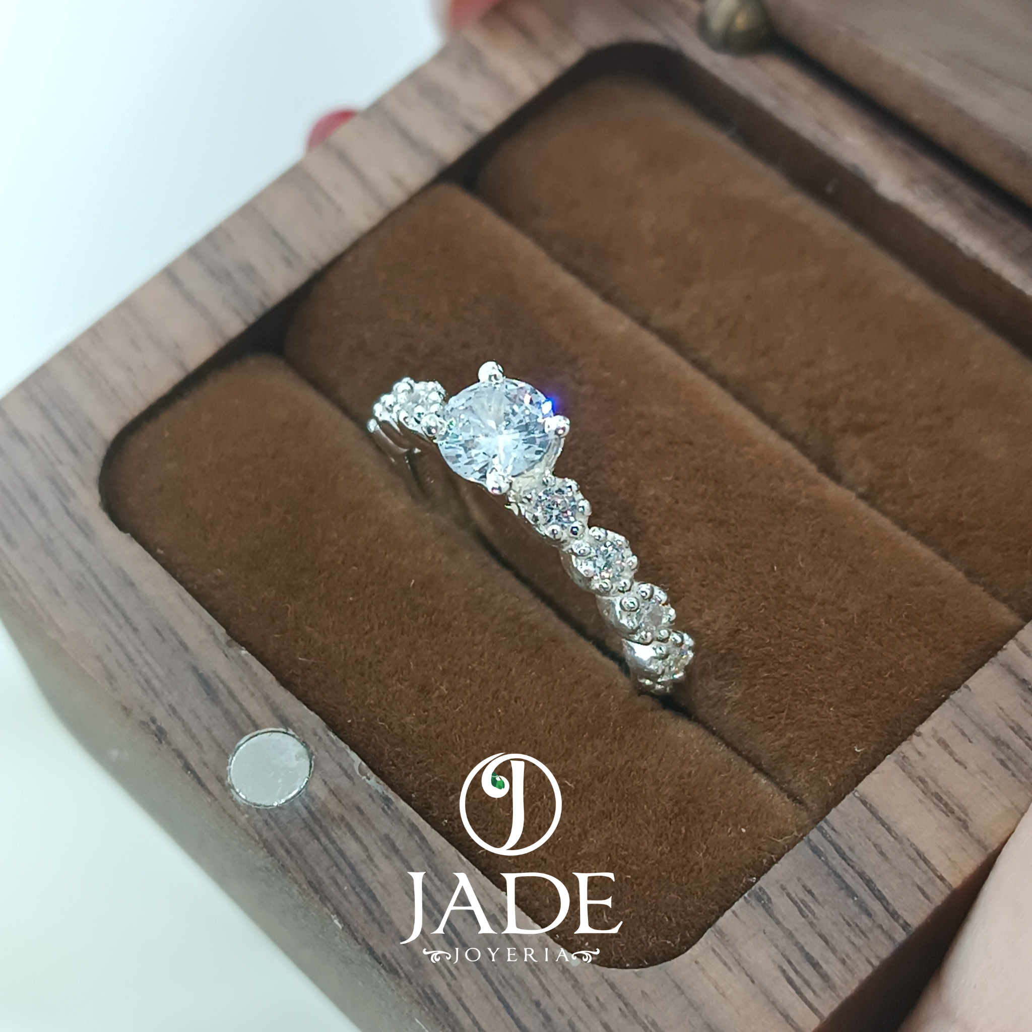 Anillo Lia de compromiso en plata ley