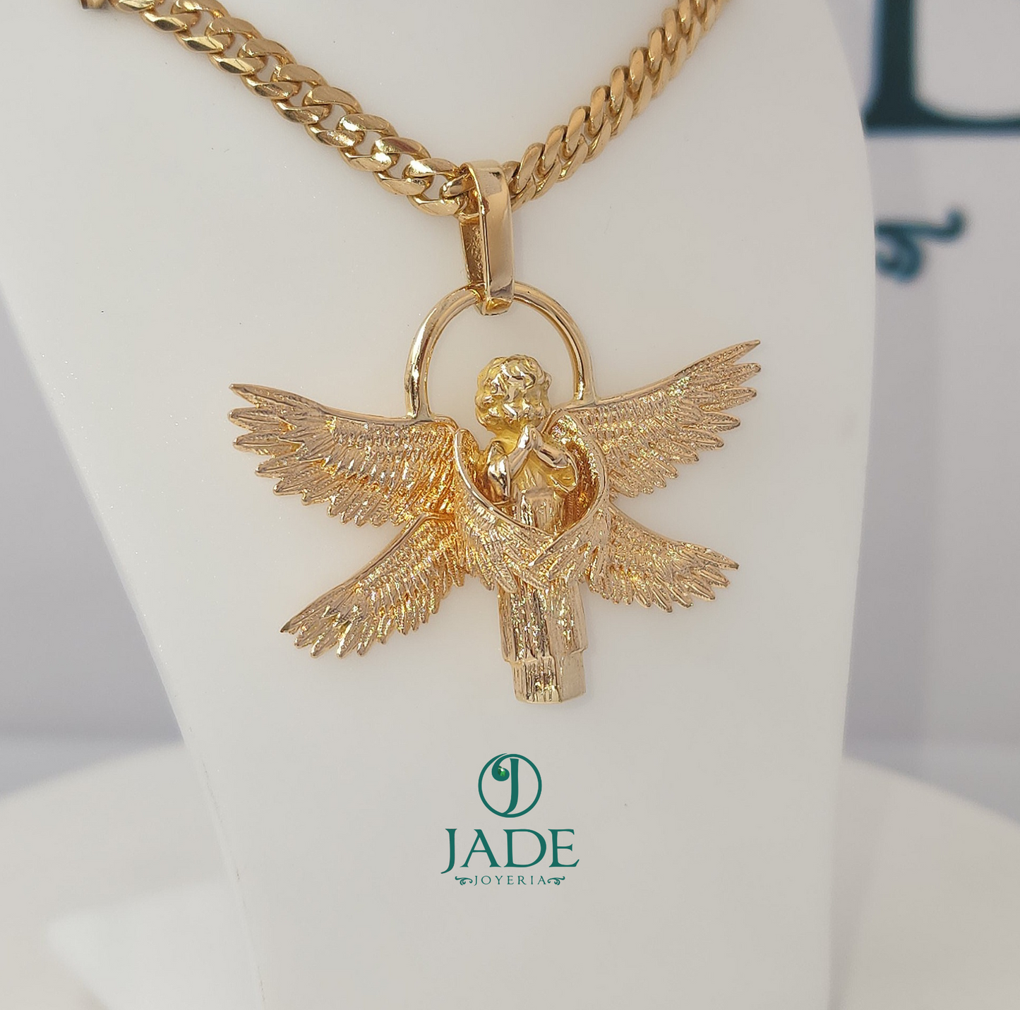 Dije de Ángel en oro 18k