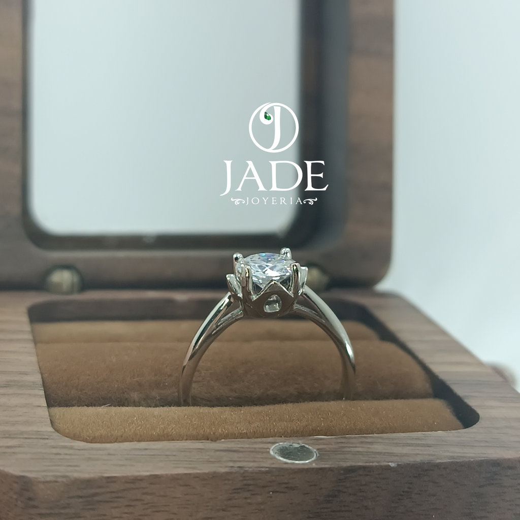 Anillo de compromiso en oro blanco