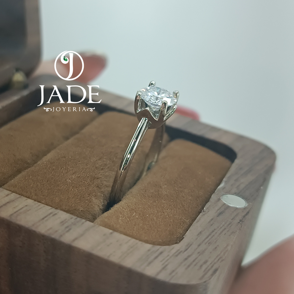 Anillo de compromiso en oro blanco
