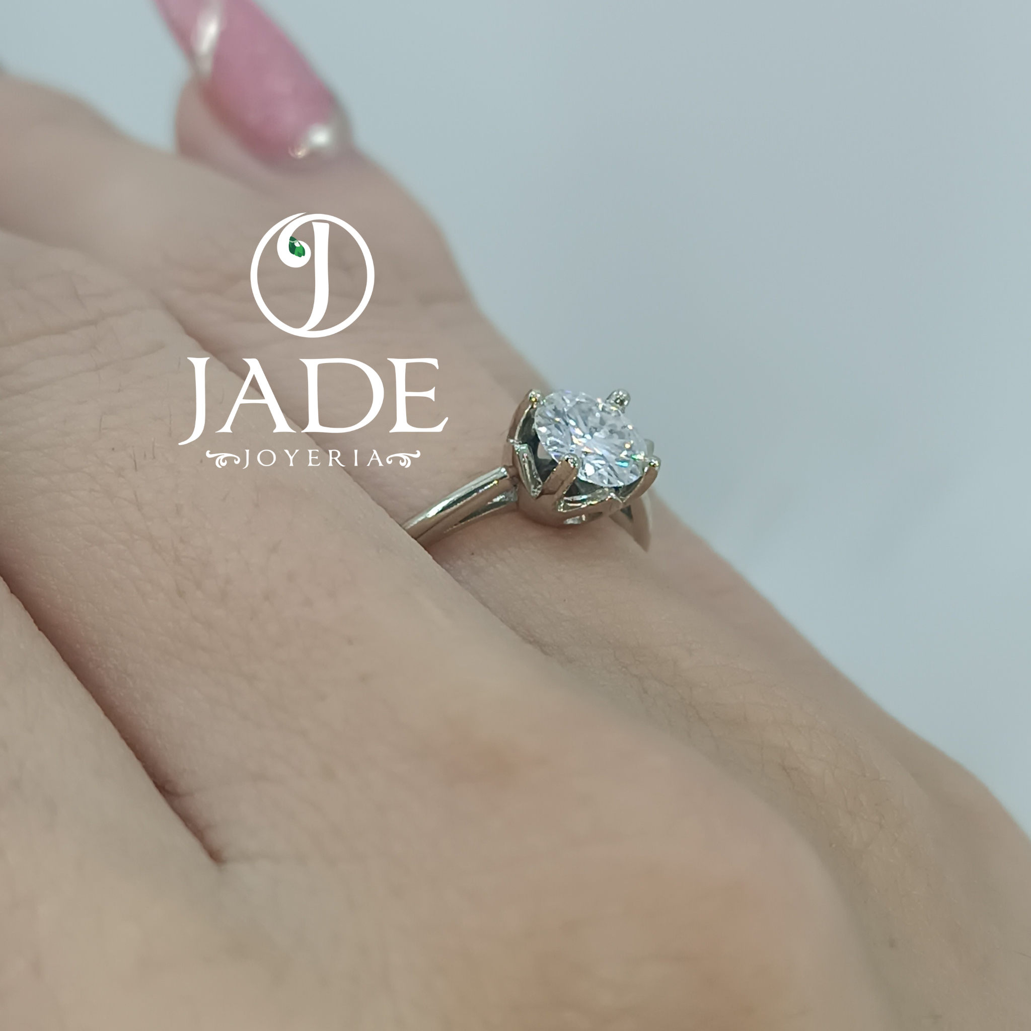 Anillo de compromiso en oro blanco