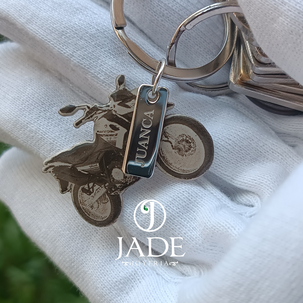 Dije de moto en plata