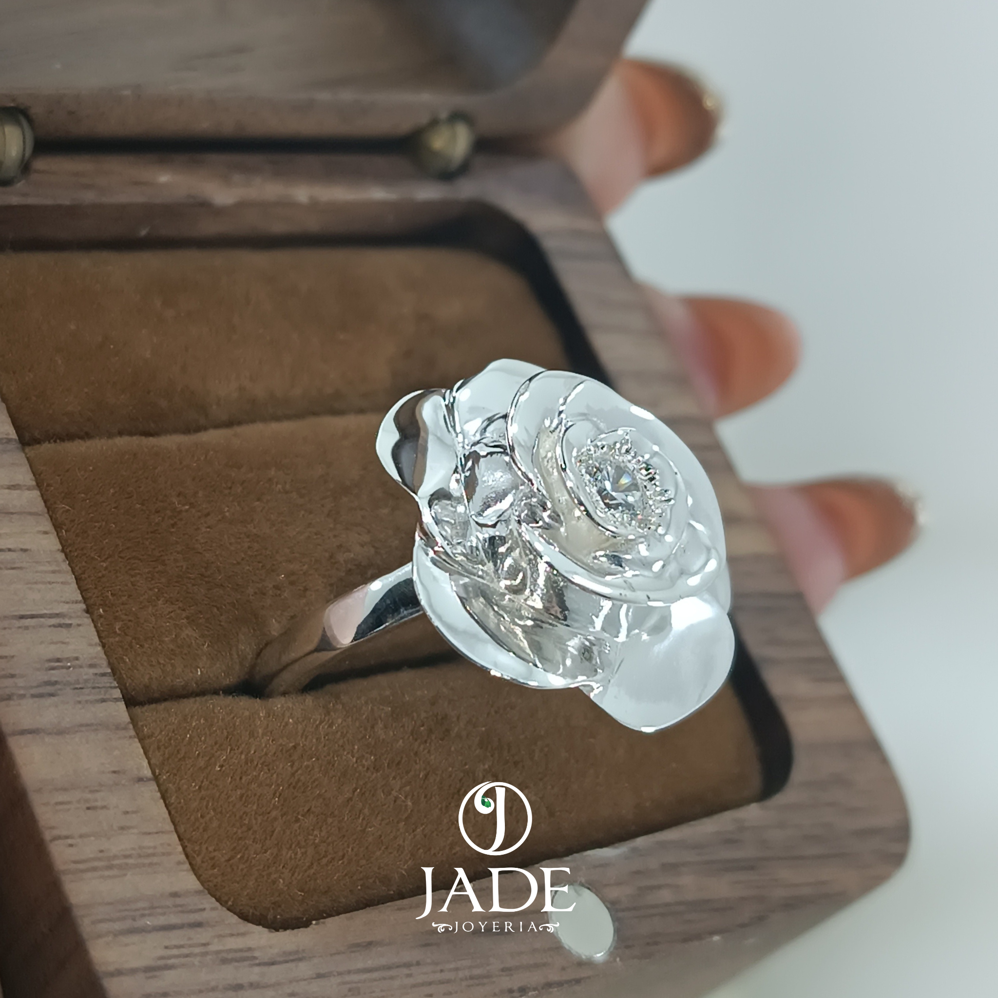 Anillo forma de rosa en plata ley