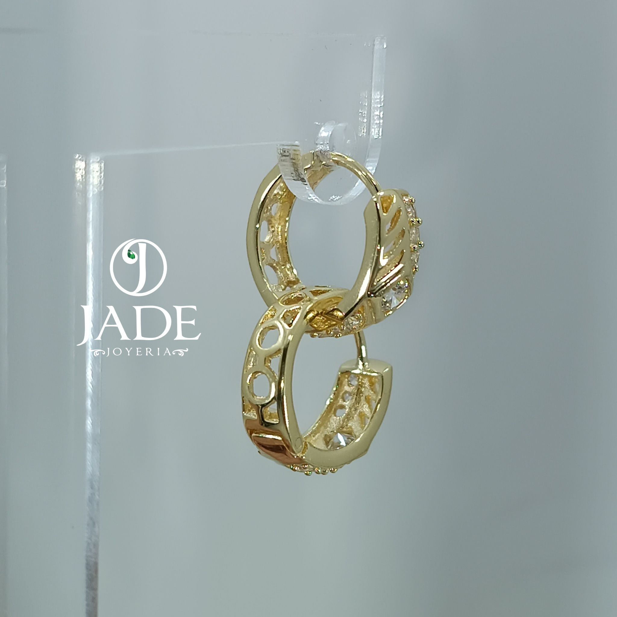 Argollas caladas con piedras