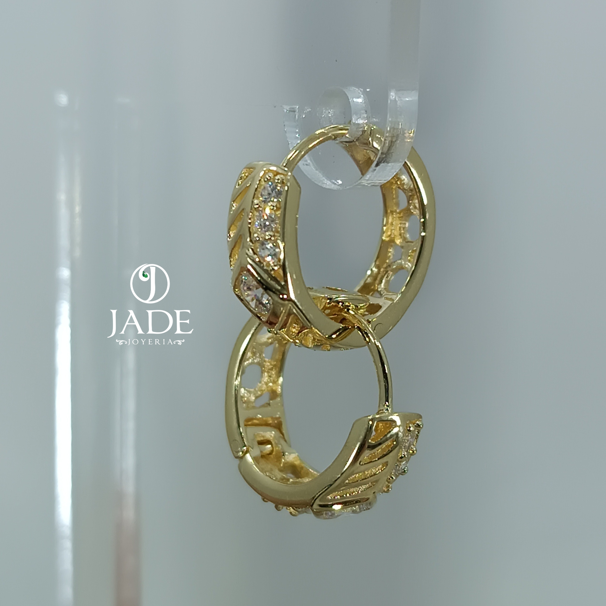 Argollas caladas con piedras