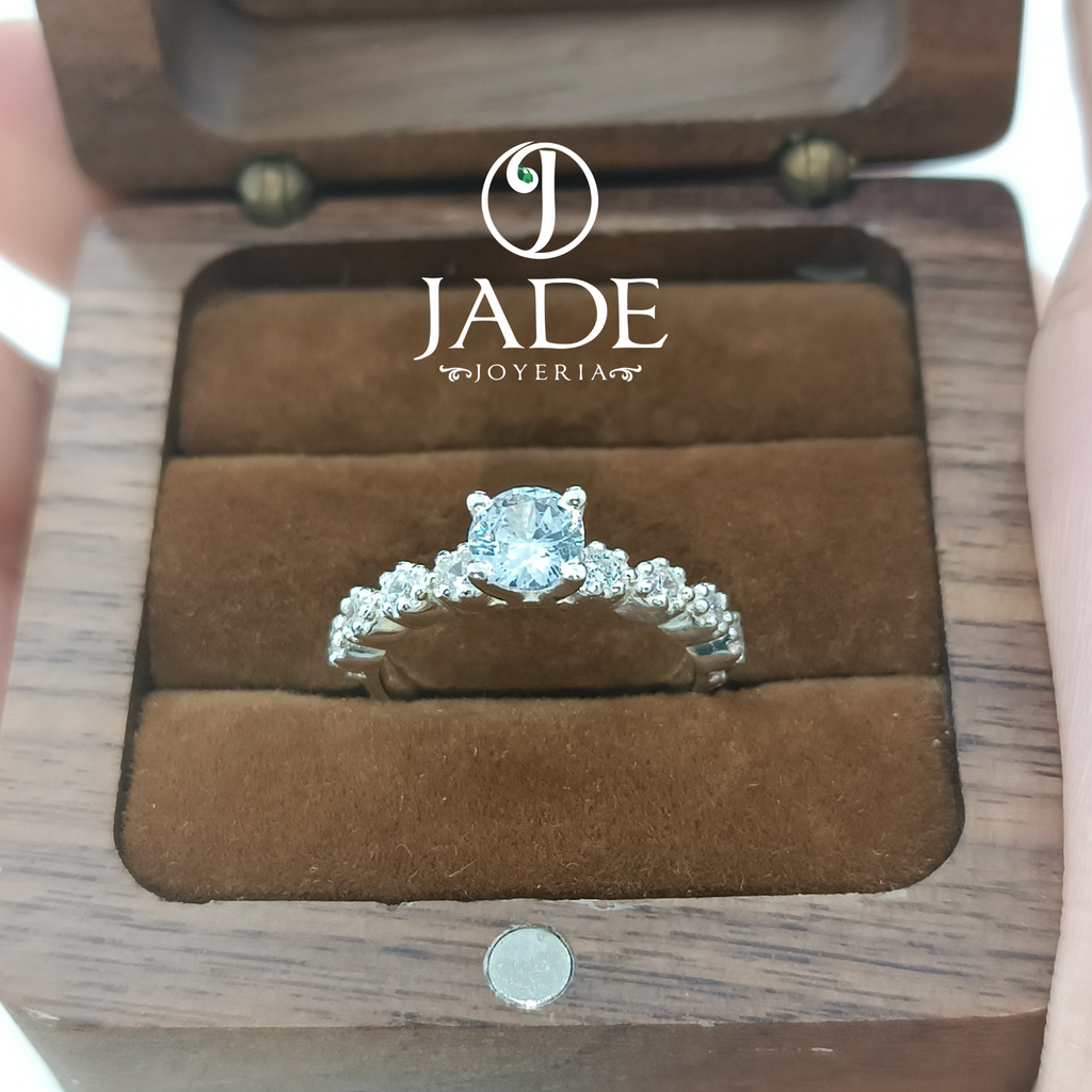 Anillo Lia de compromiso en plata ley
