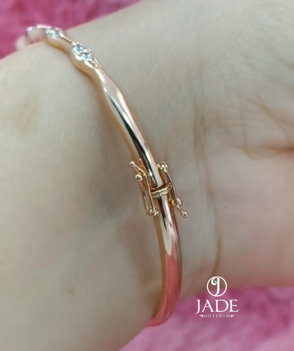Puñera forma de ondas con piedras