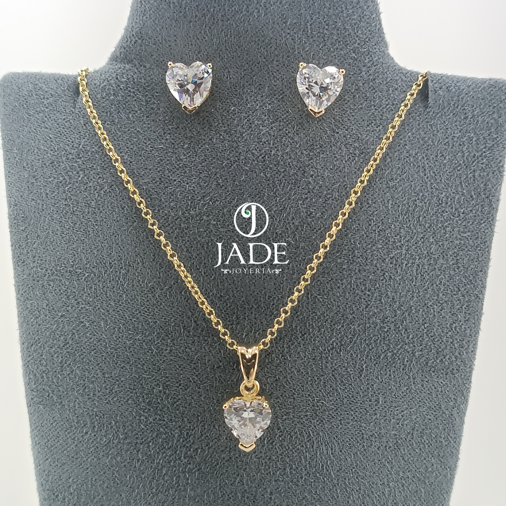 Juego de aretes y collar