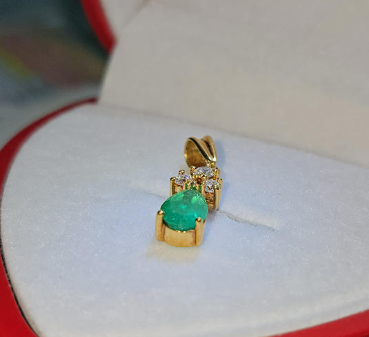 Dije Piedra Natural Esmeralda Gota