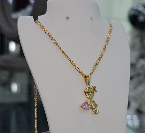 Collar con Dije Muñequita