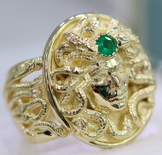 Chevalier Medusa Golden Personal