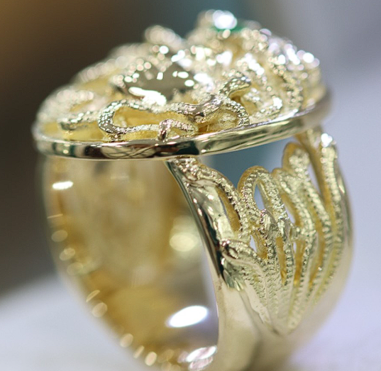 Chevalier Medusa Golden Personal