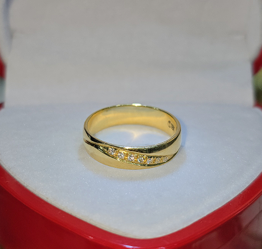 Aro Moissanite Eternia