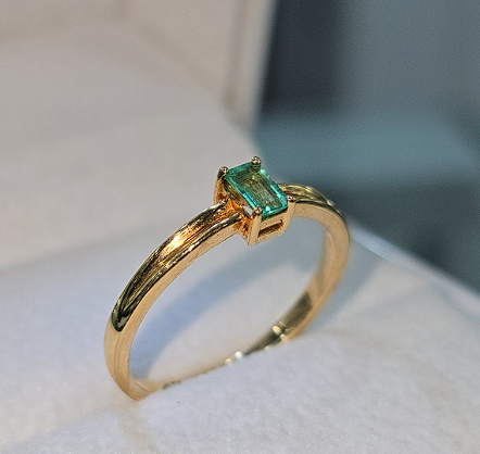 Anillo con Piedra Natural Esmeralda Infinita