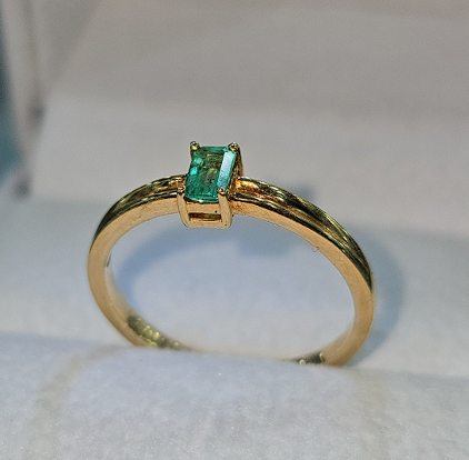 Anillo con Piedra Natural Esmeralda Infinita