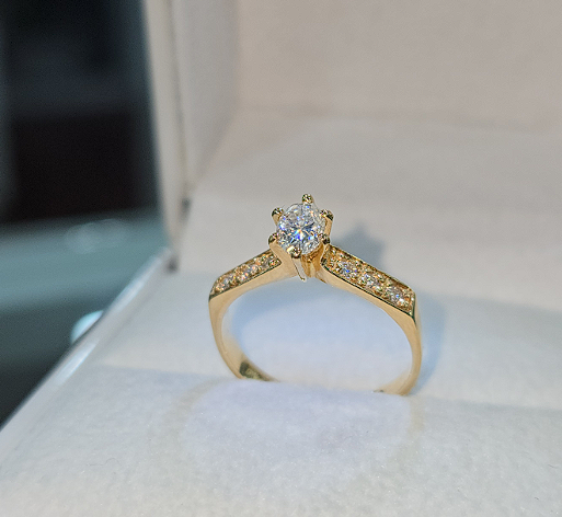Anillo de Compromiso con Moissanite "Imperial"
