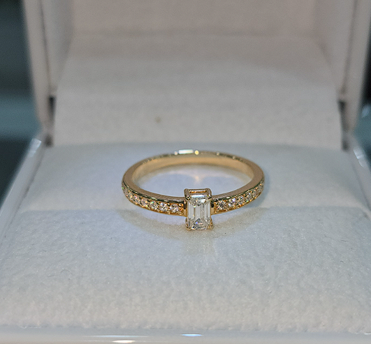 Anillo de Compromiso con Moissanite Aurora