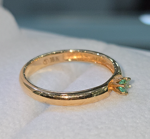 Anillo Esmeralda Dorada