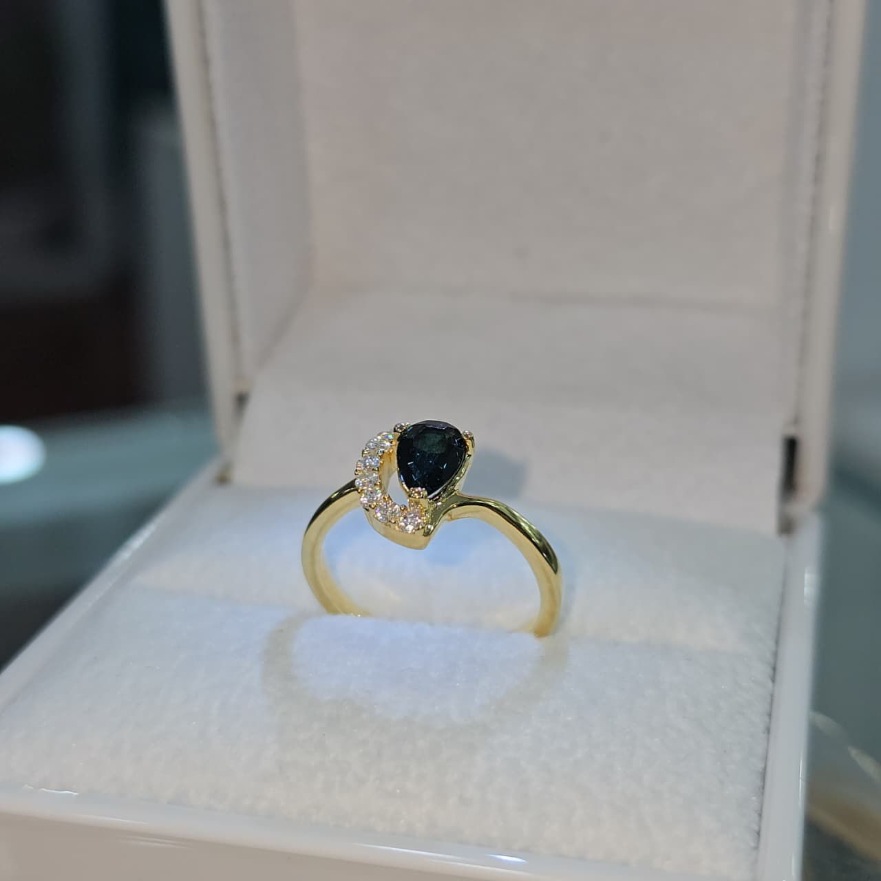 Anillo con Turmalina y Moissanite Luna