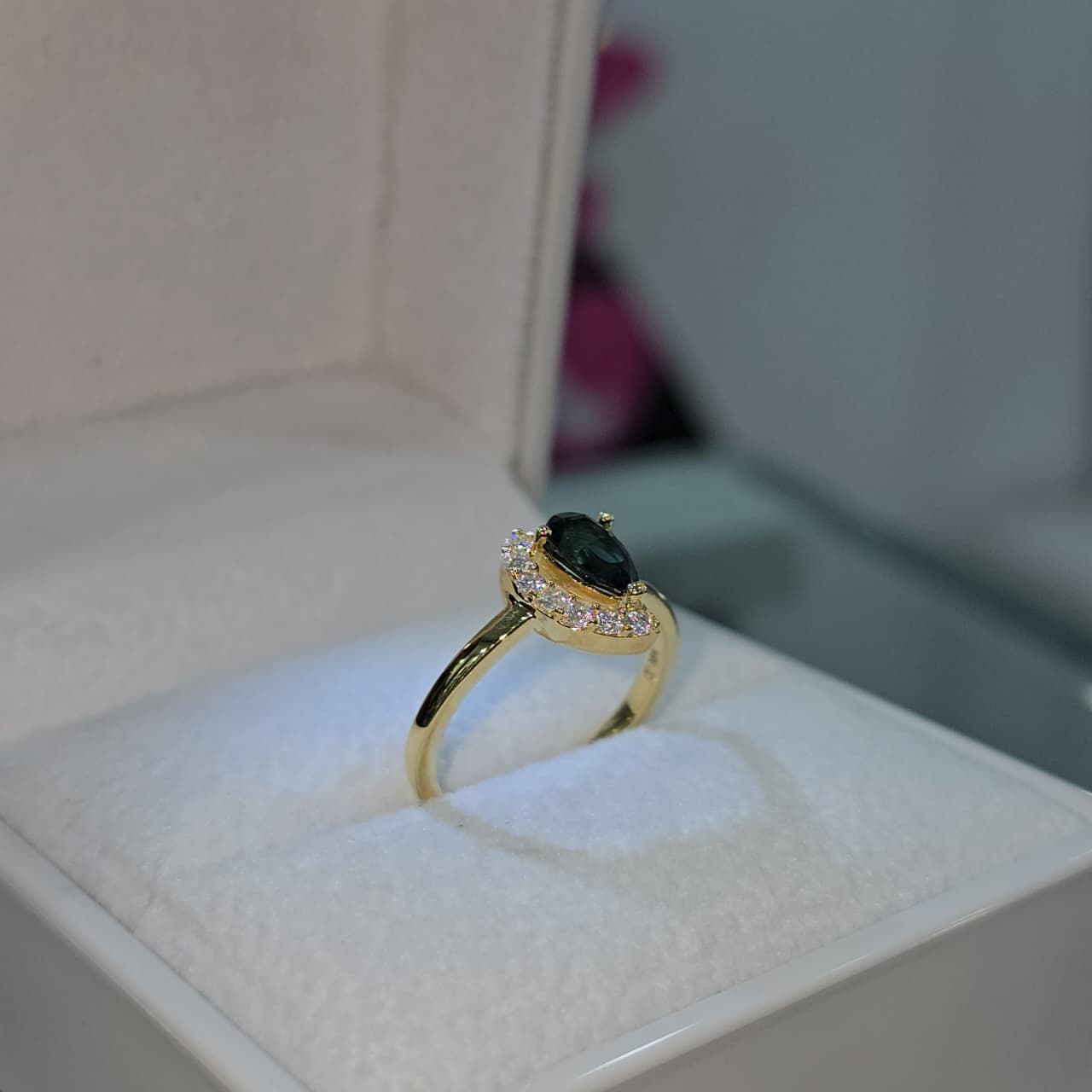 Anillo con Turmalina y Moissanite Luna