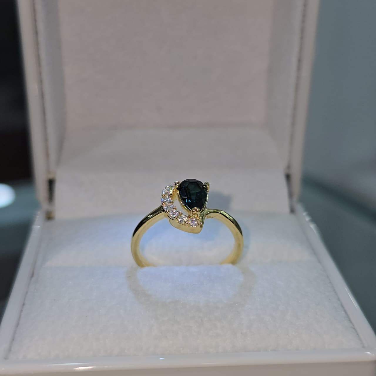 Anillo con Turmalina y Moissanite Luna