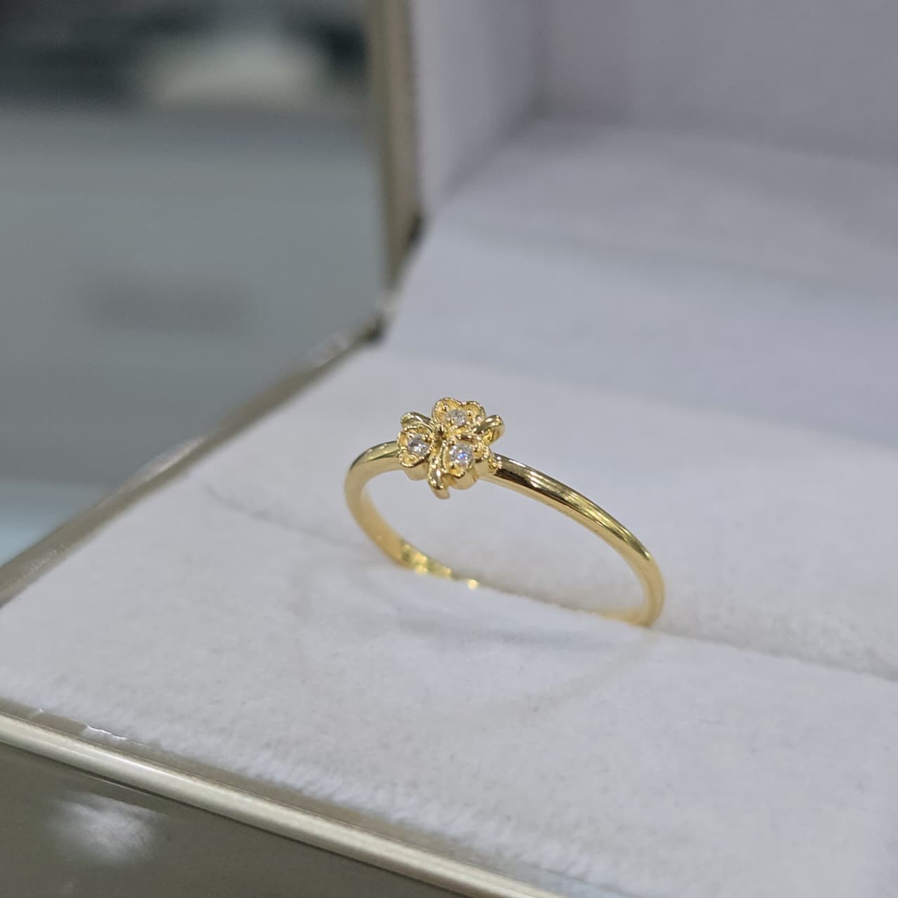 Cintillo  con moissanite flor